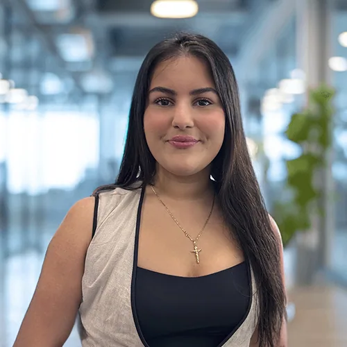Nicole Audi, Junior Assistant
