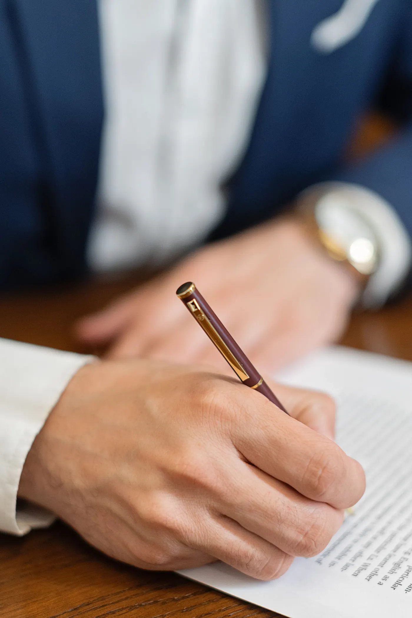 A client signing a cost agreement with a fountain pen